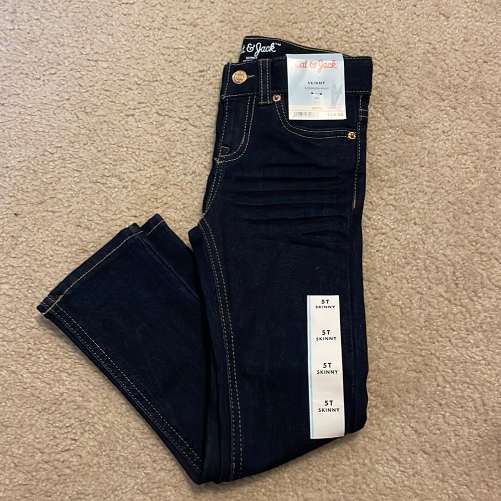 New with tags! Dark blue skinny jeans
